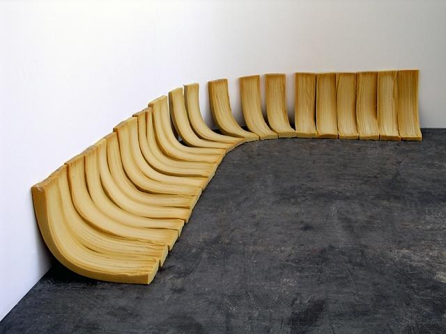 13628406 (foam, wall, curved corner, ground)