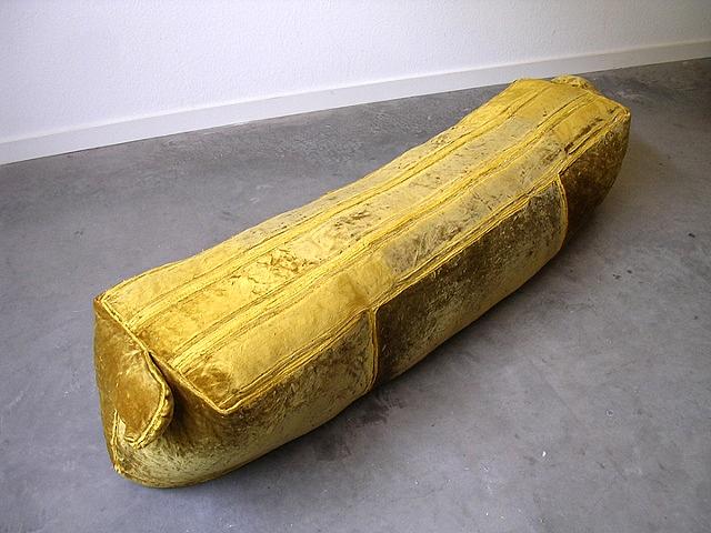 17187708 (velvet, thread, stuffing)